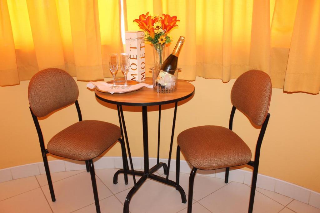 איקה Hotel Y Restaurante Roma מראה חיצוני תמונה