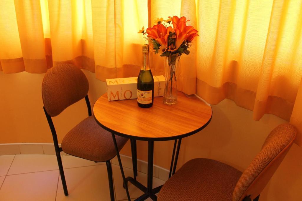 איקה Hotel Y Restaurante Roma מראה חיצוני תמונה