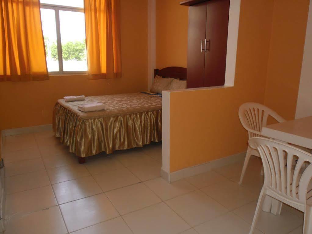איקה Hotel Y Restaurante Roma מראה חיצוני תמונה